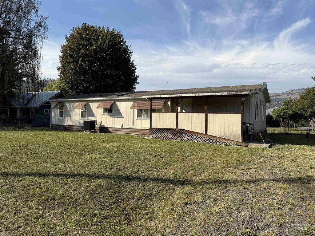 3353 No Kid Lane, Kamiah