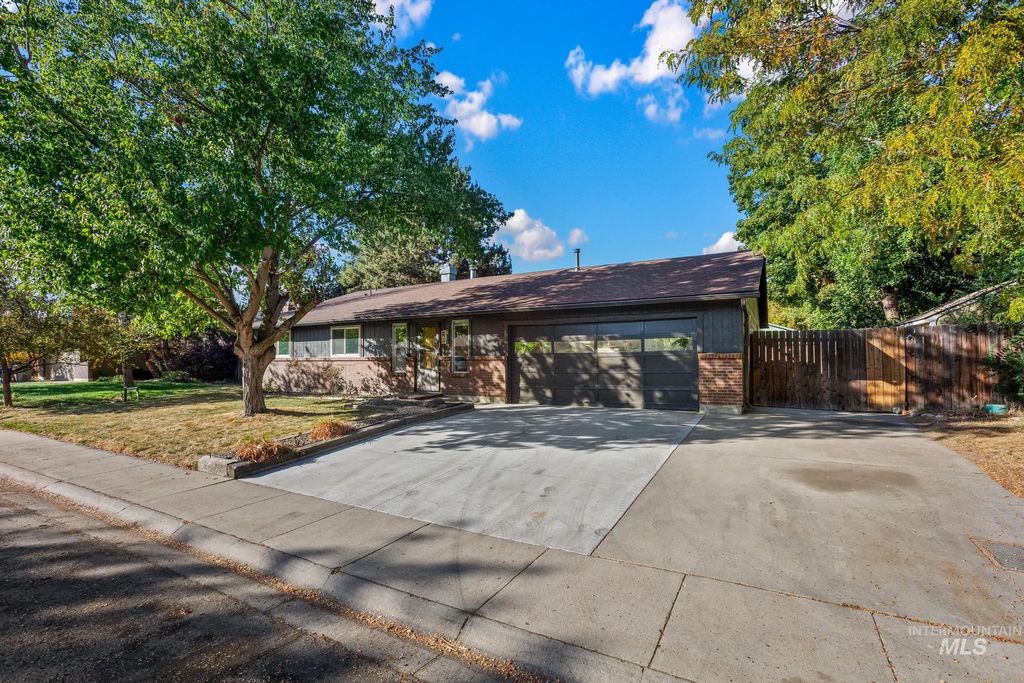 850 E Ironside Dr, Boise