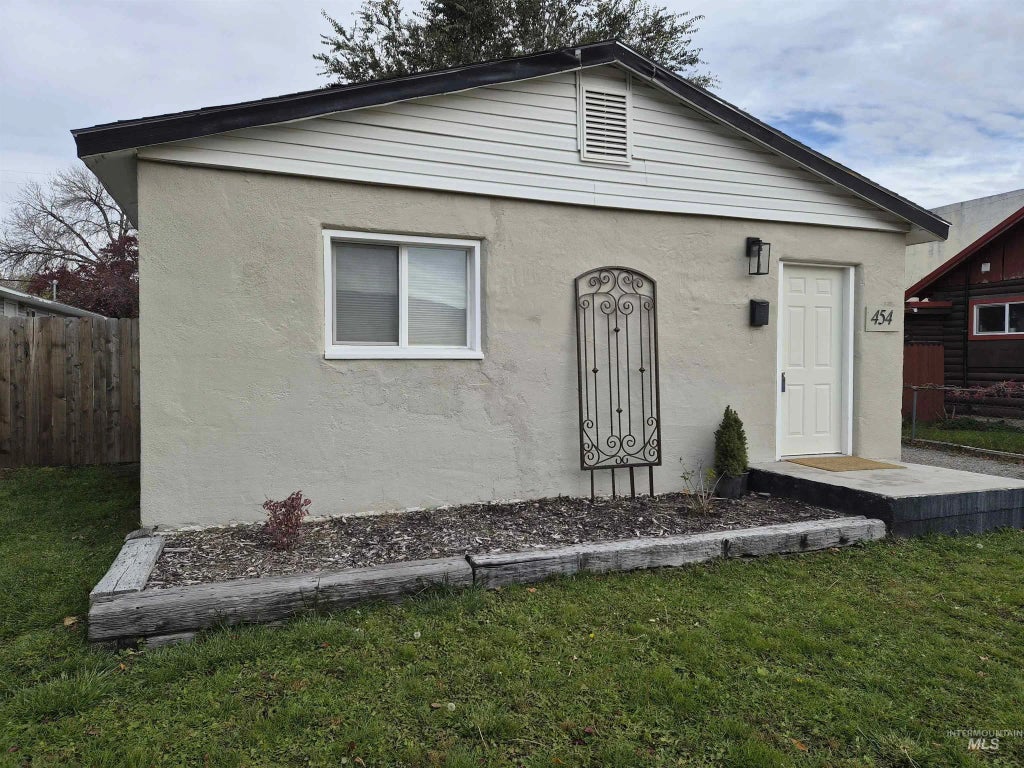 454 Pershing Ave, Pocatello