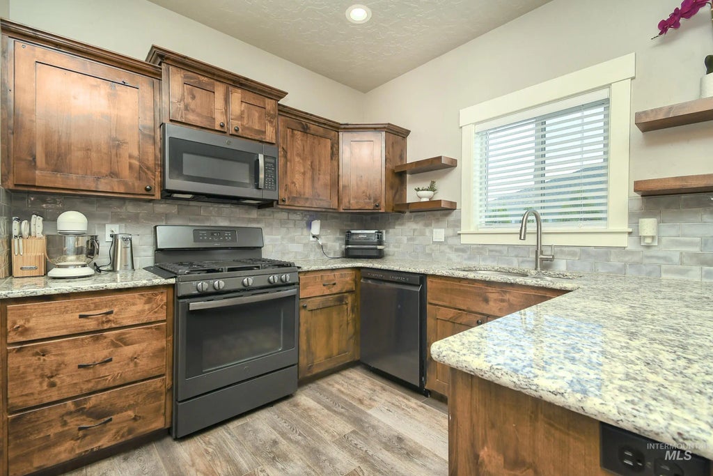 202 E Leon St, New Plymouth