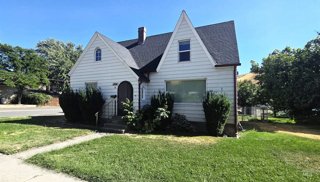 1490 Main, Pomeroy