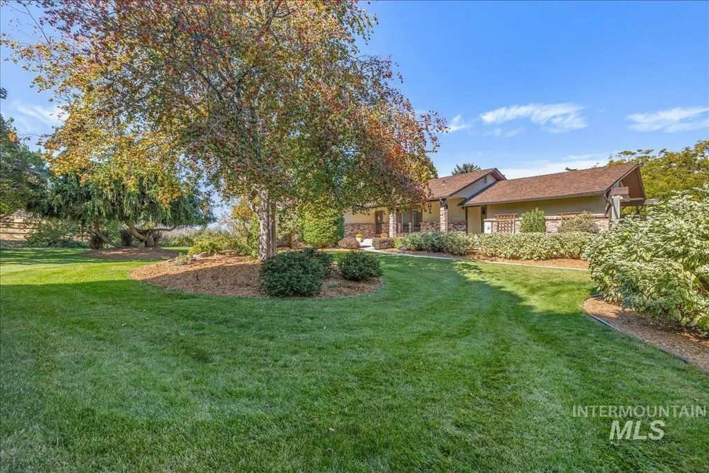 6484 W Hollilynn Dr, Boise