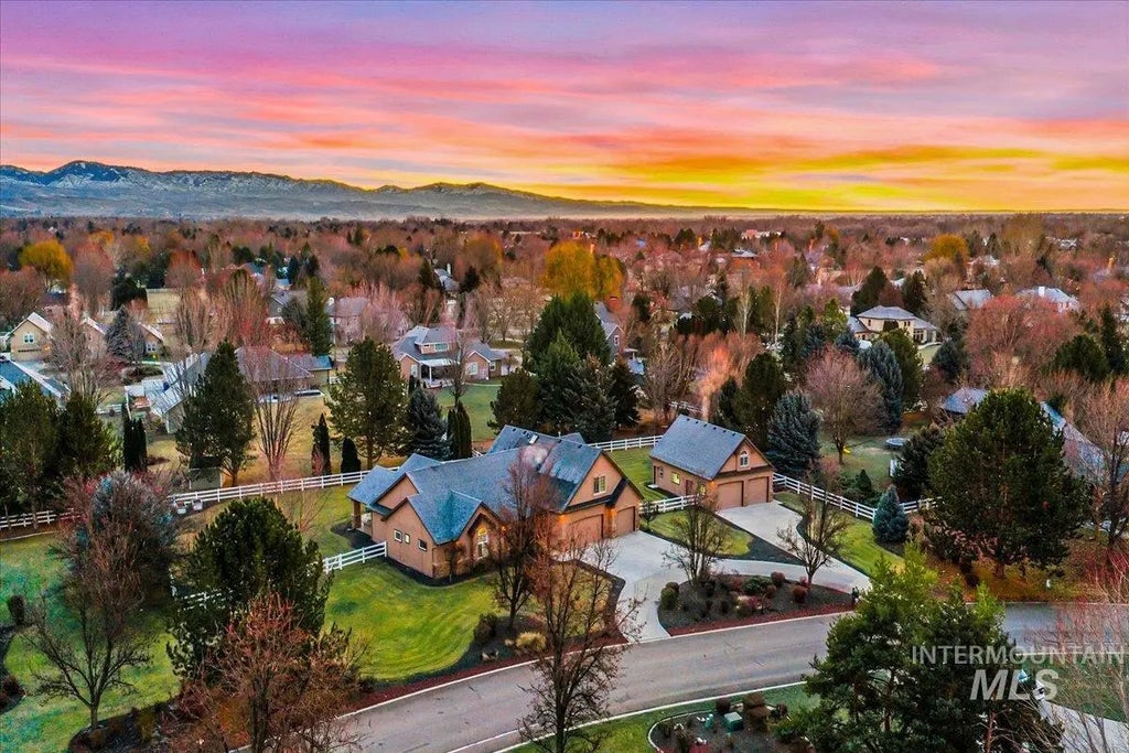 570 N Cove Colony Way, Eagle