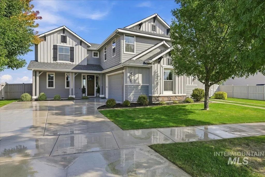 1122 W Seldovia Dr, Kuna