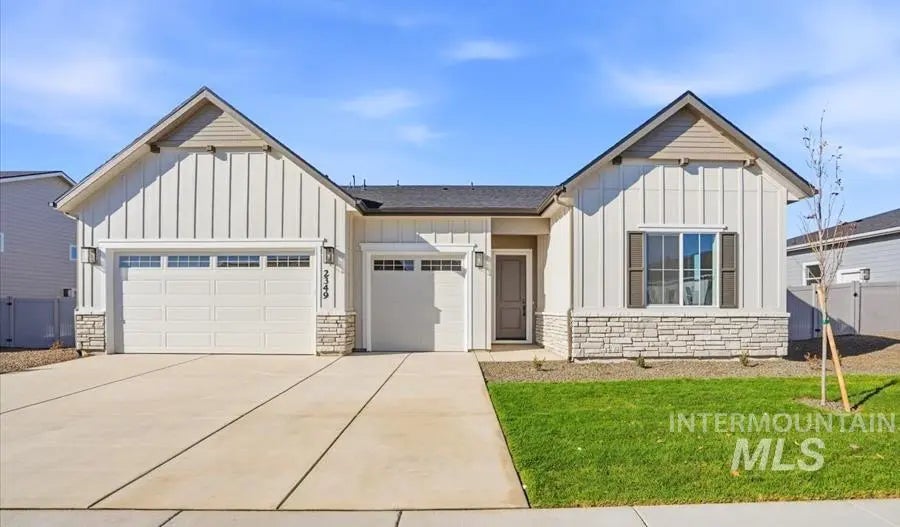 2349 N Kenora Ave, Star