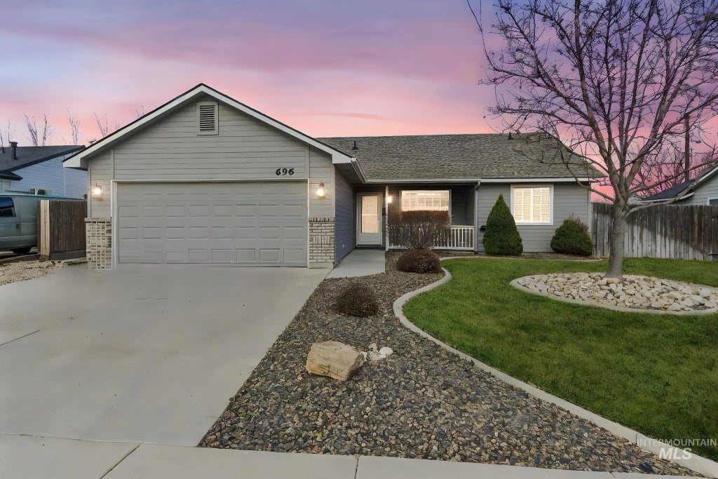 696 W Rams Hill, Kuna