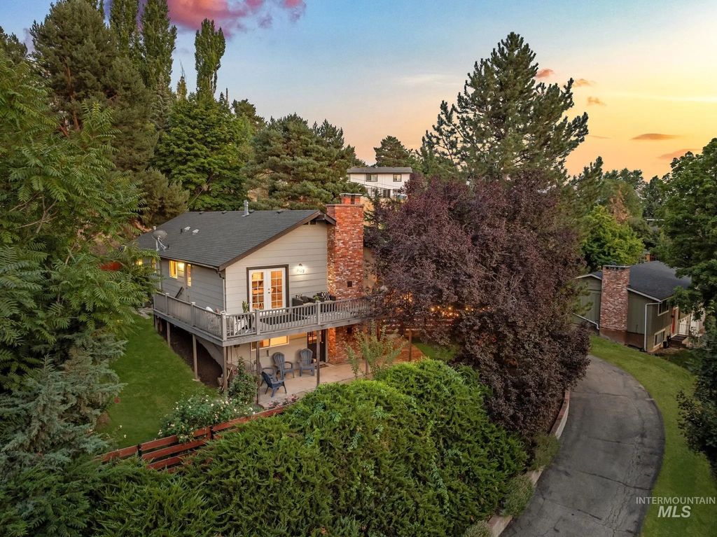 3133 N Hillway Dr, Boise