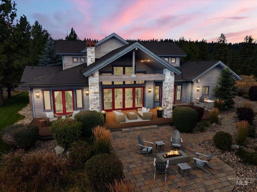325 Whitetail Dr, McCall