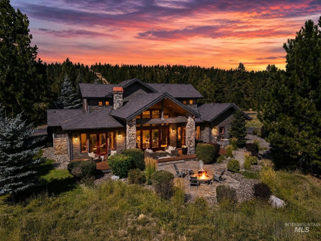 325 Whitetail Dr, McCall