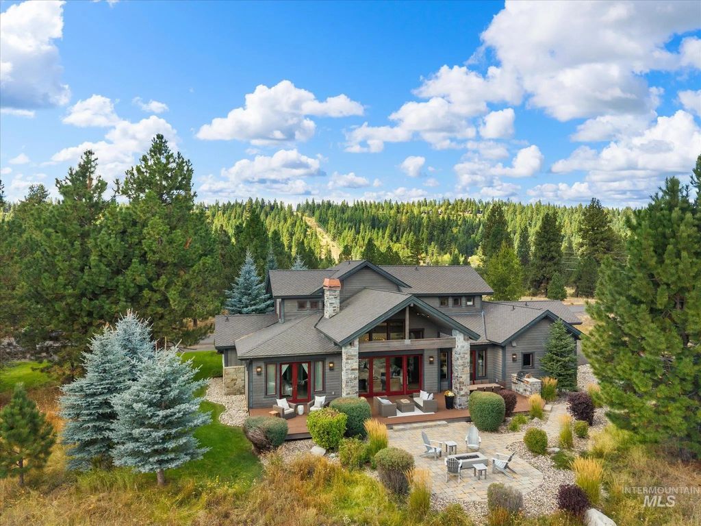 325 Whitetail Dr, McCall