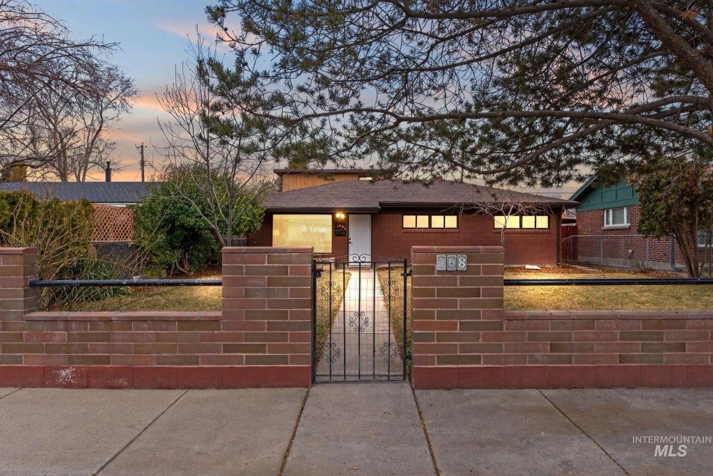 168 N Juniper St, Twin Falls