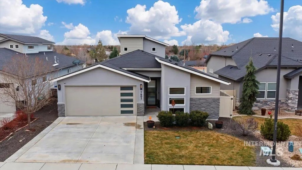 7691 W Hill Rd, Boise