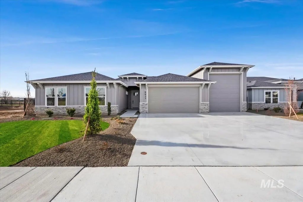 9933 S Peregrine Falcon Ave, Nampa
