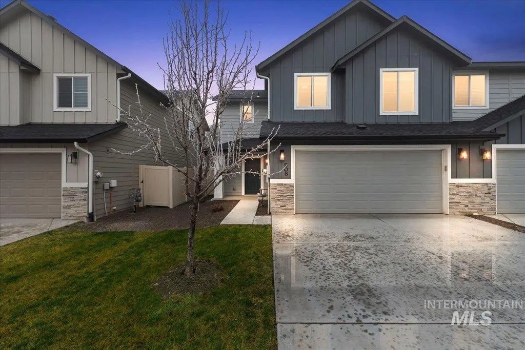 908 W Woodpine St, Meridian