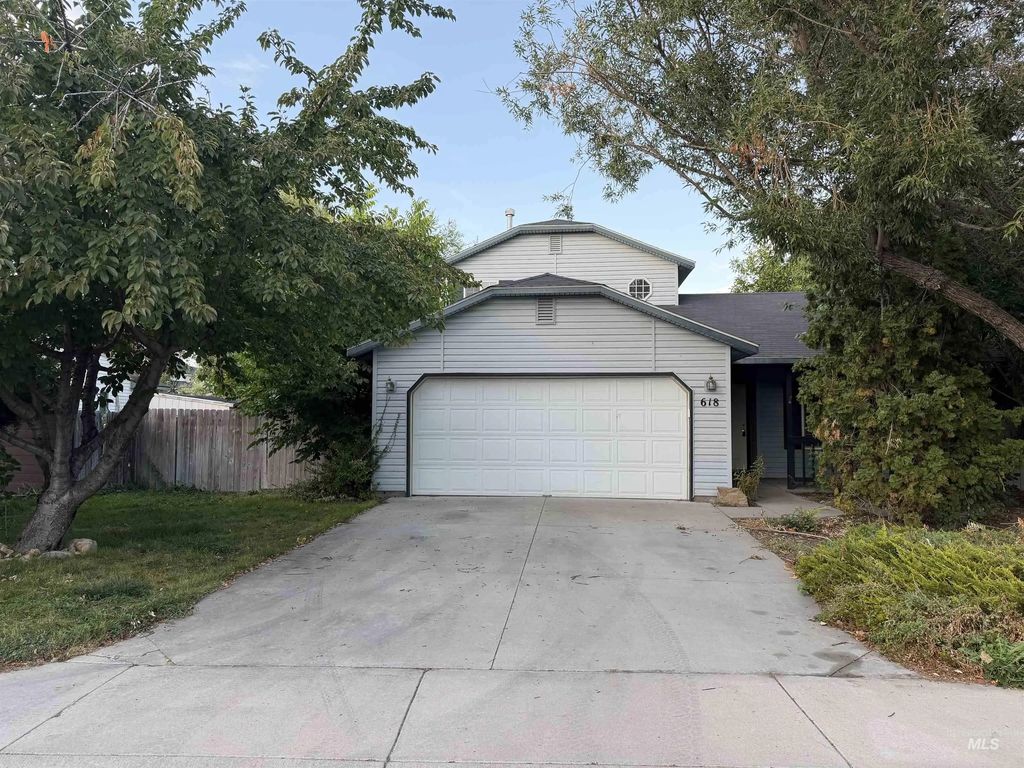 618 E Trail Creek Dr, Nampa