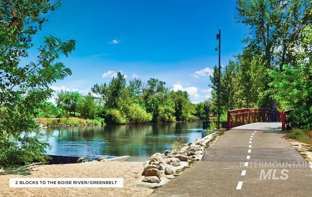 3637 N Carr Ln, Garden City