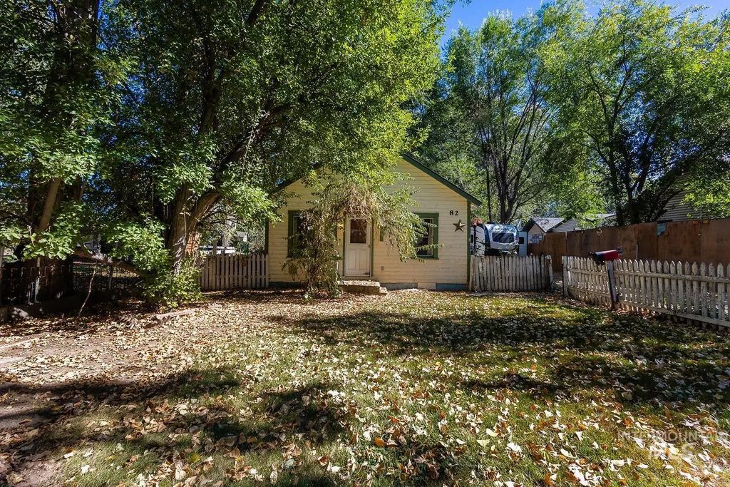82 N Sugar Ln, Nampa