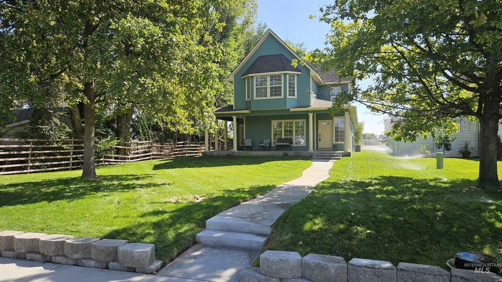 675 E Pine Ave, Meridian
