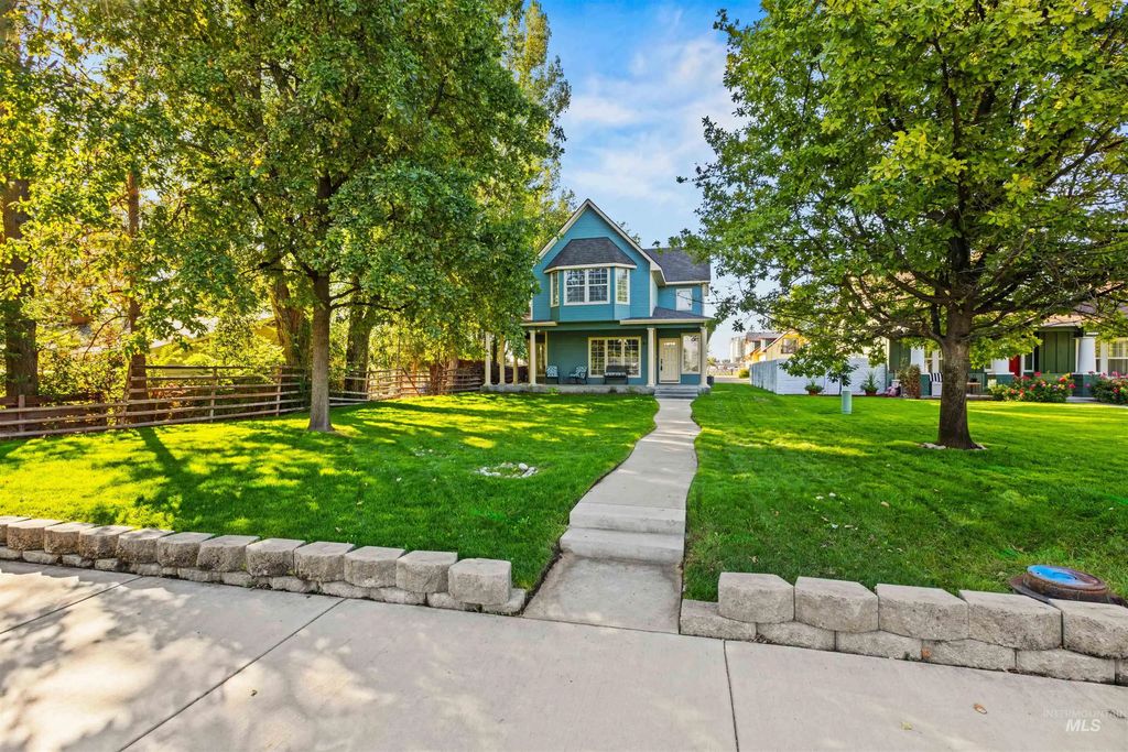 675 E Pine Ave, Meridian