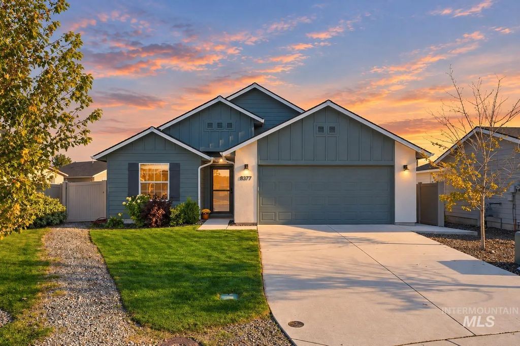 8377 E Harpster Ct, Nampa