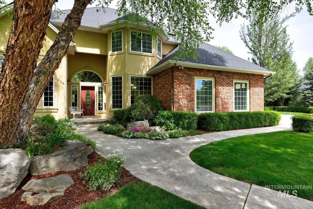 536 W Bogus View Dr, Eagle