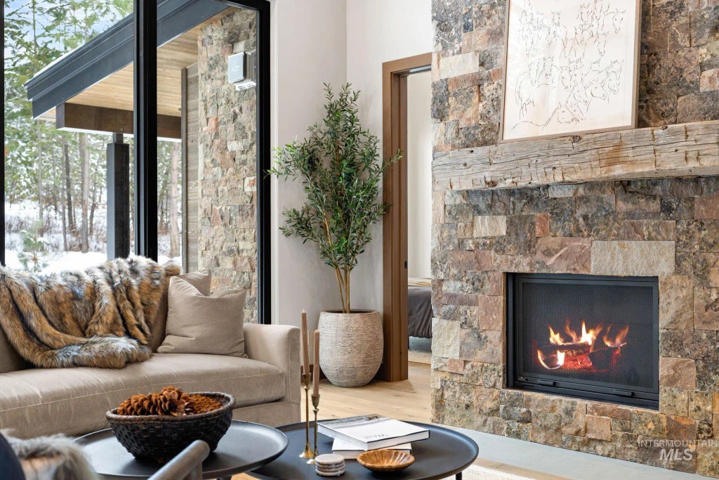 1201 S Samson Trail, McCall