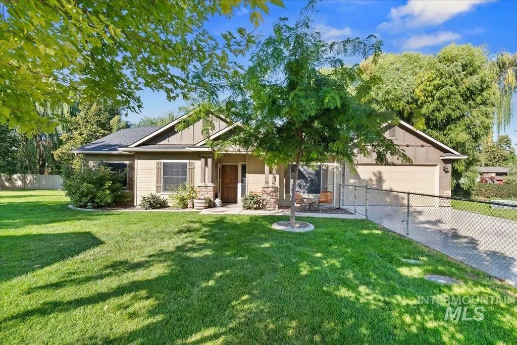 908 Walnut St, Caldwell