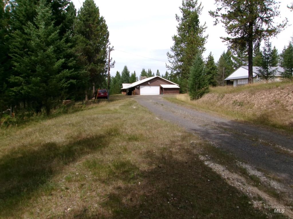 240 Ridgeway Drive, Elk City