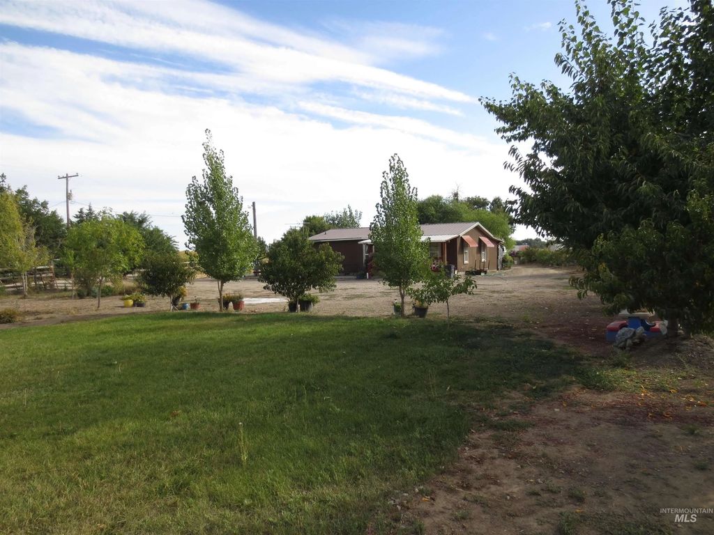 31977 Nob Lane, Parma