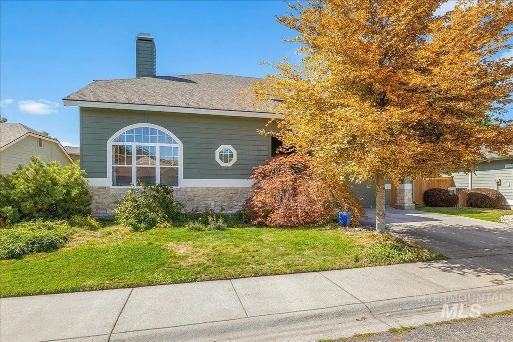 366 E Brookhollow Dr, Boise