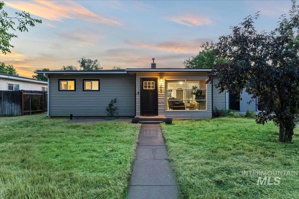 205 Baker Dr, Mountain Home