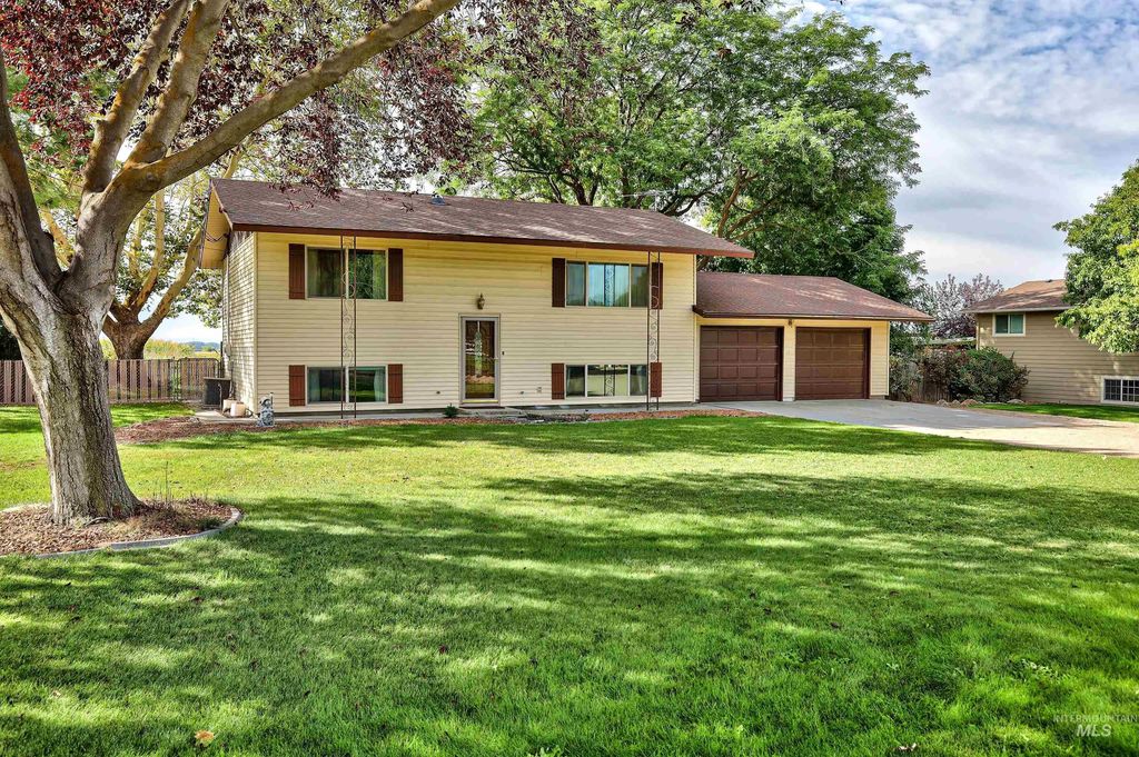 7301 Lima Dr, Nampa