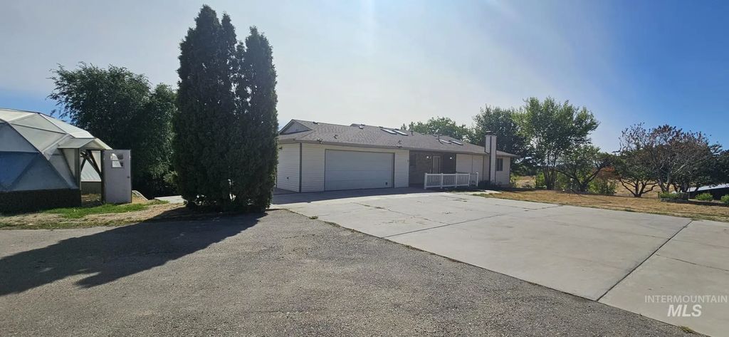 9590 Foothill Rd, Middleton