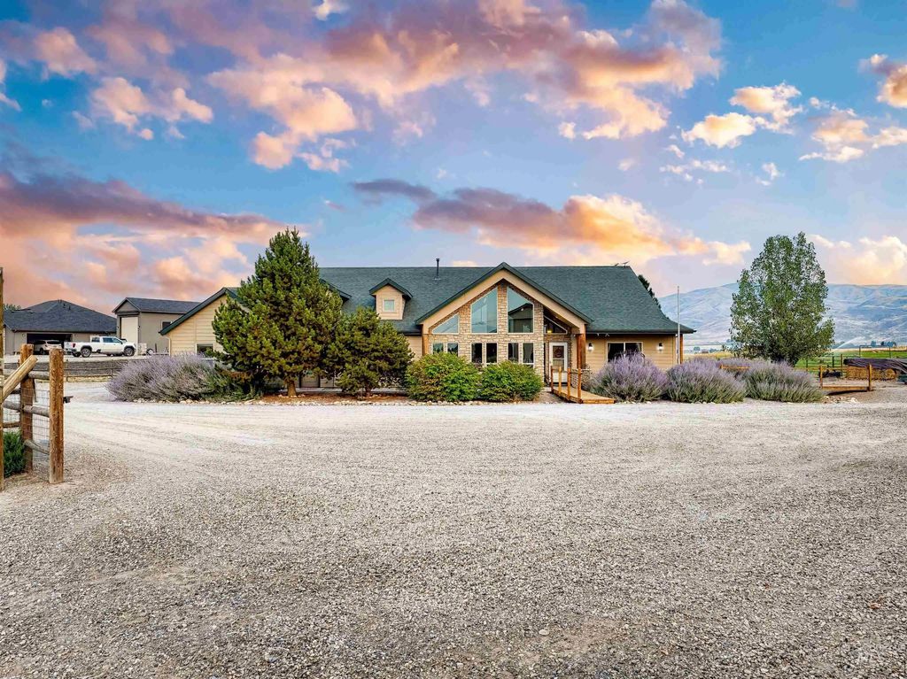 9225 N Highway 52, Horseshoe Bend