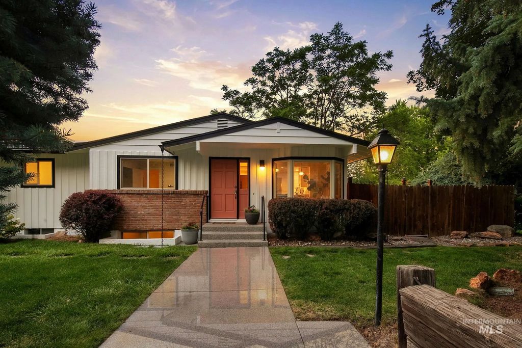 820 N Argyll Dr, Boise