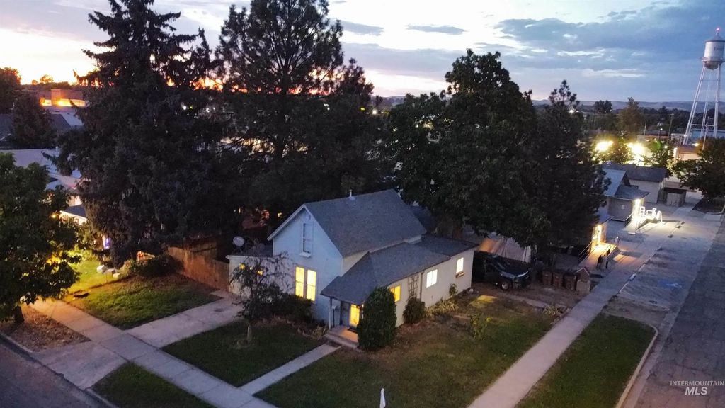322 E 1st St., Emmett
