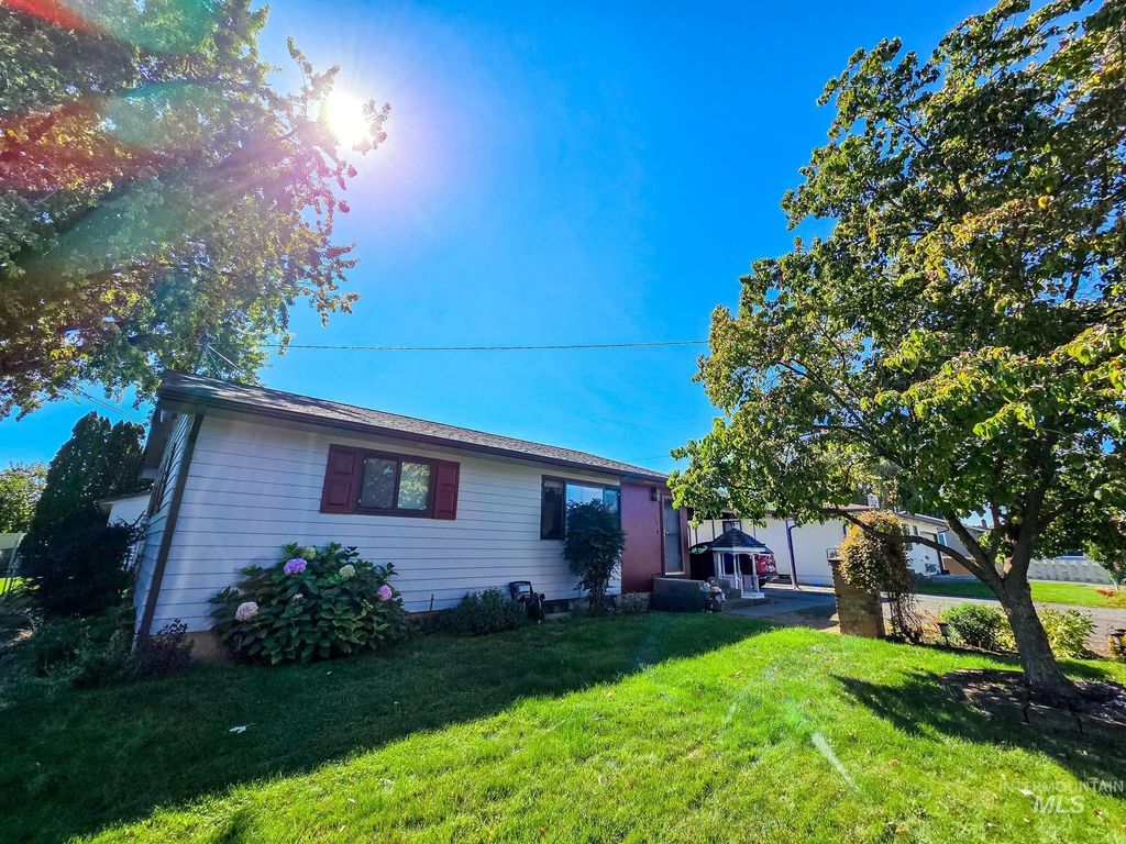 624 Airway Ave, Lewiston