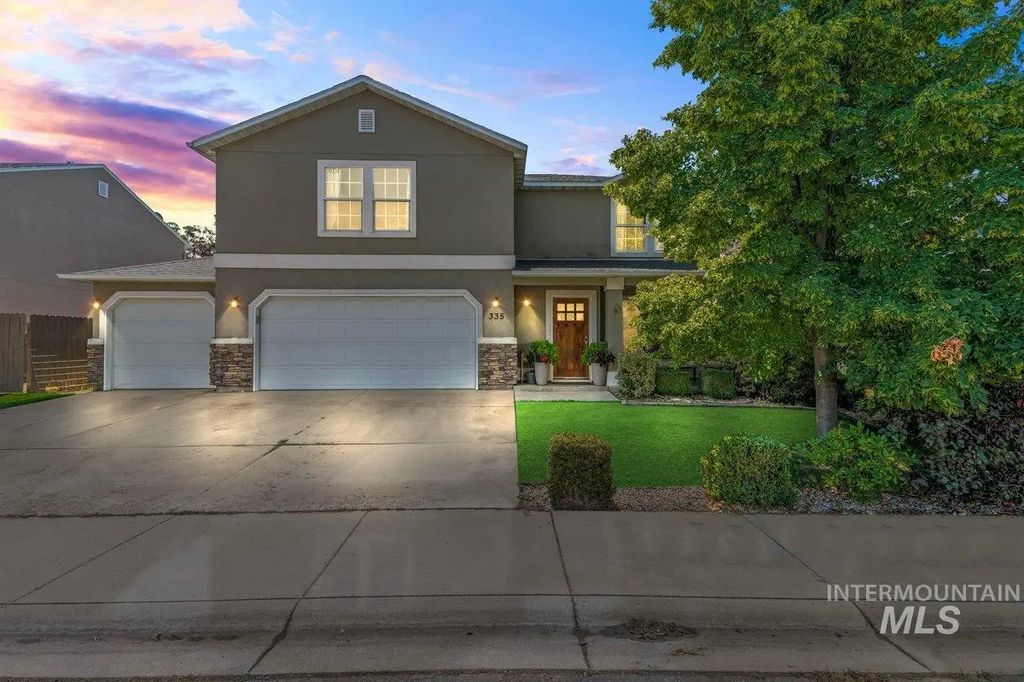 335 E Willowcreek Dr, Middleton