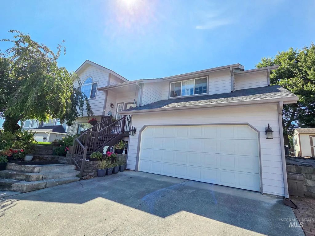 3604 Masters Dr, Clarkston