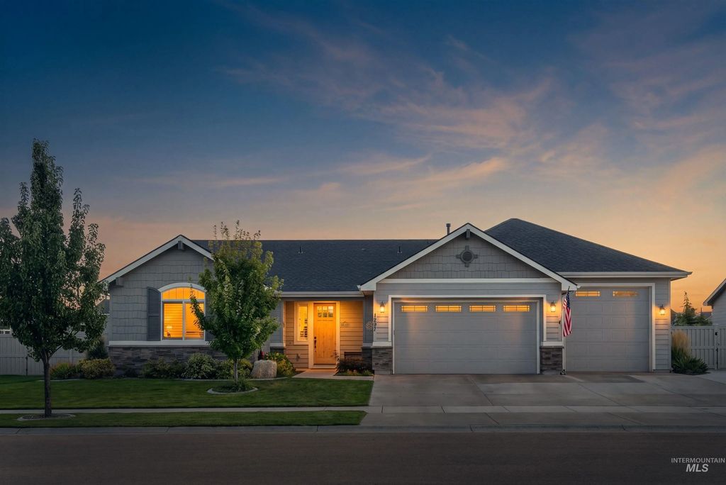 1297 W Six Shooter St, Middleton