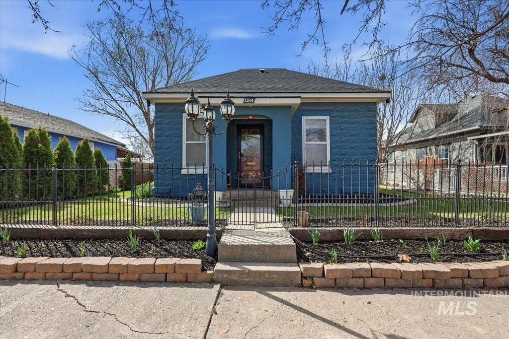 1214 Everett St, Caldwell