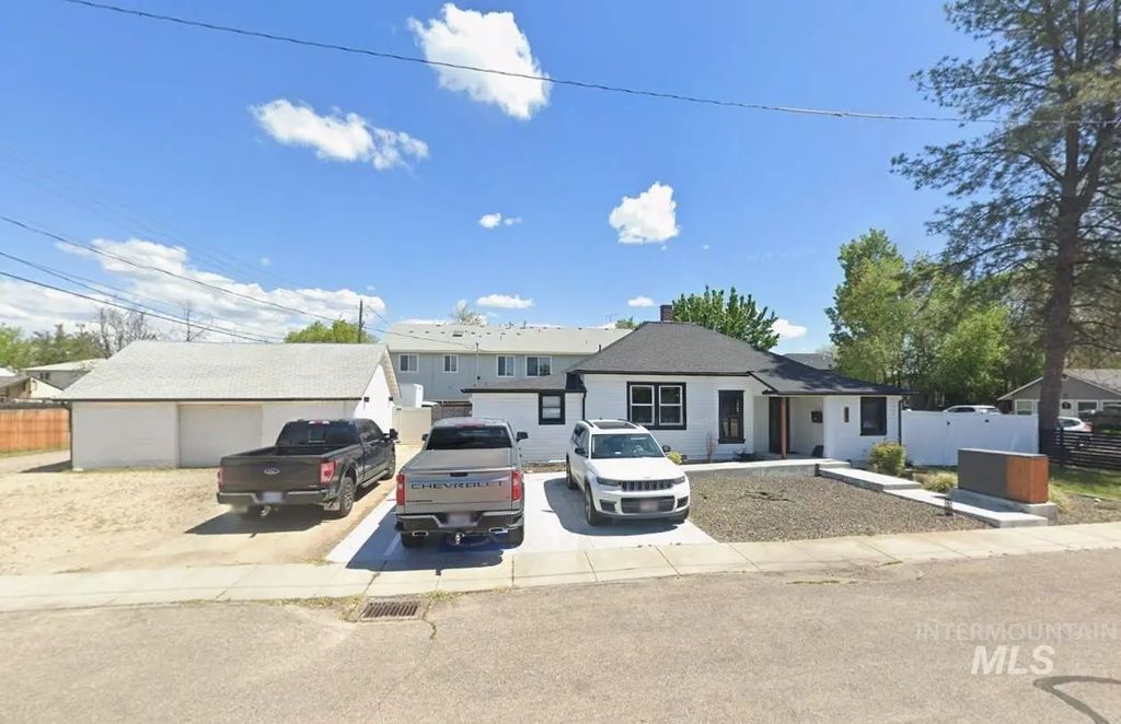 306 E 2nd St, Meridian