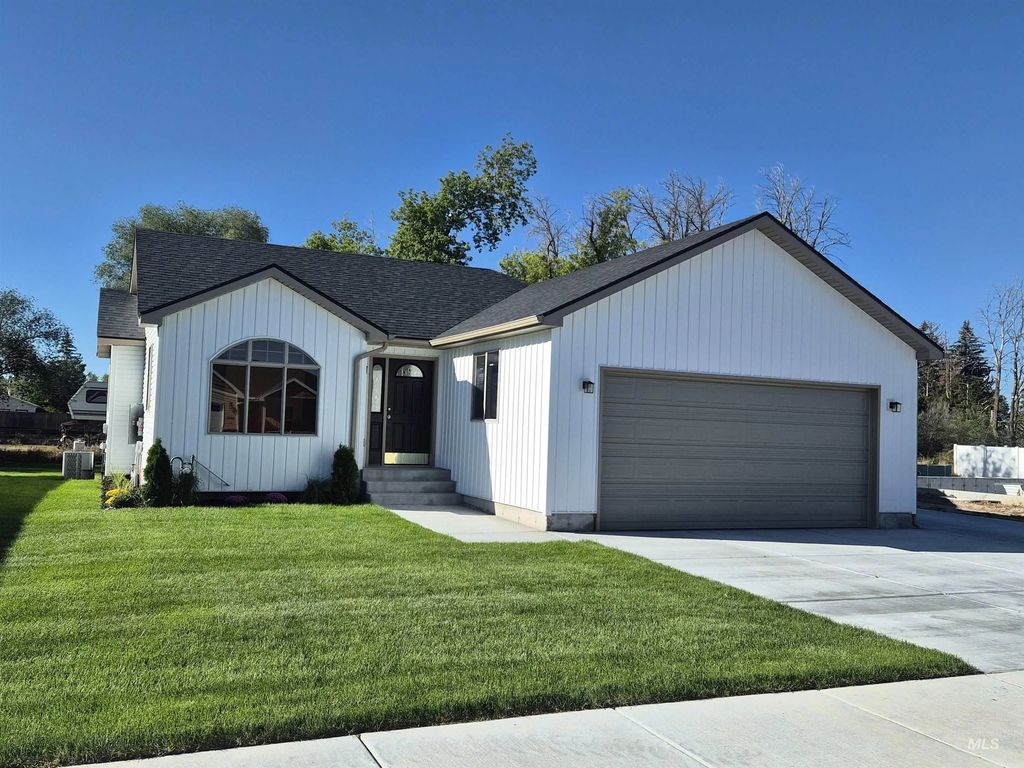 1069 Harris Loop, Blackfoot