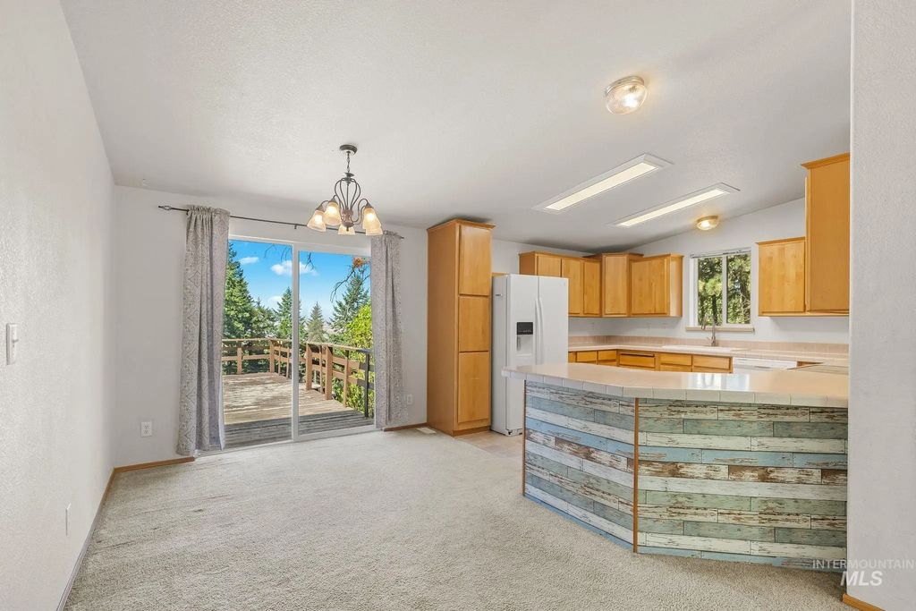 40936 Bobcat Lane, Lewiston