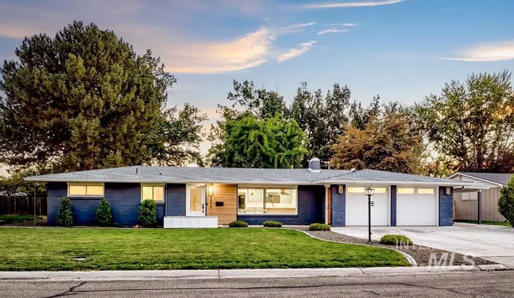 4015 W Hillcrest Dr, Boise