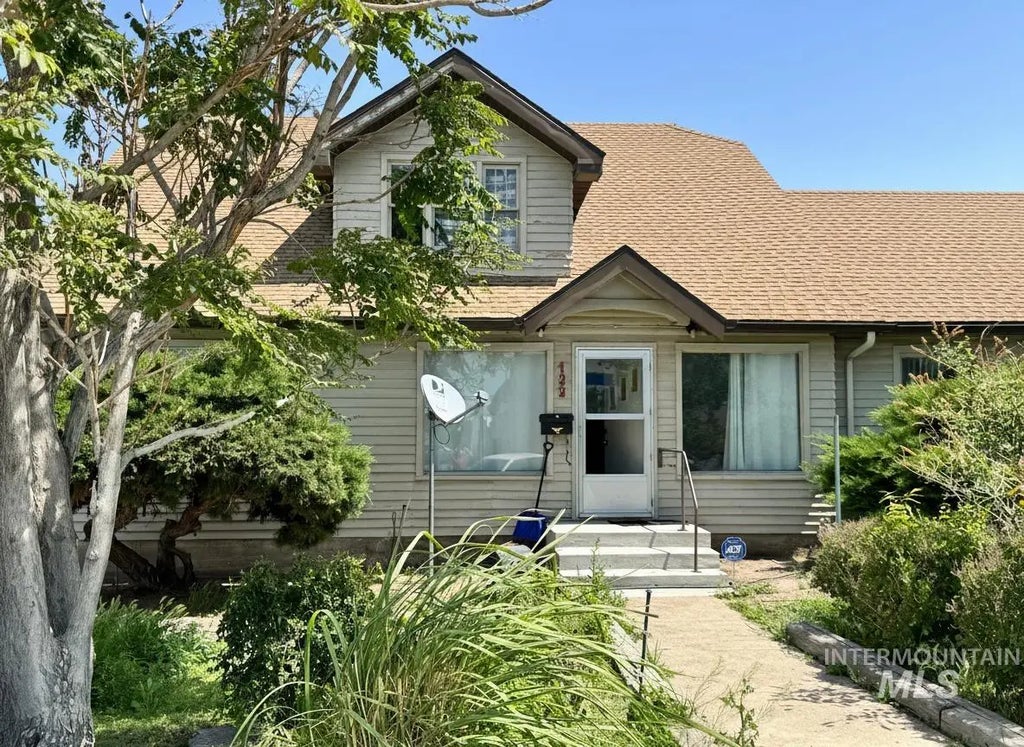 120 9th Avenue North, Buhl