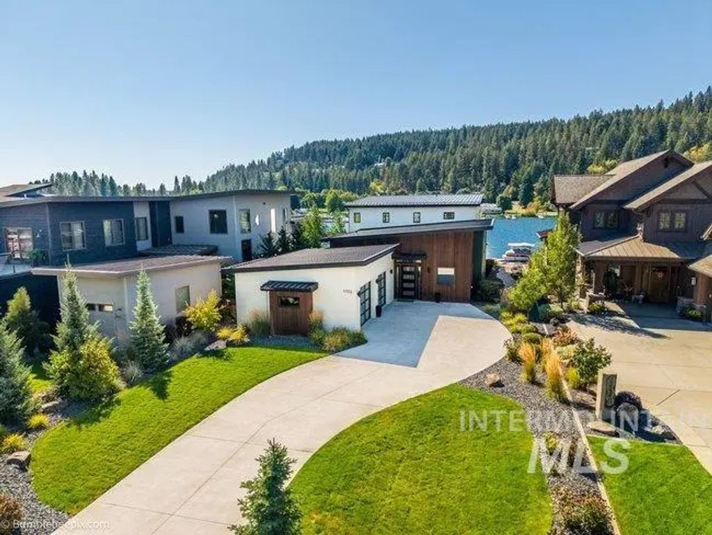 1702 W Bellerive Ln, Coeur d'Alene