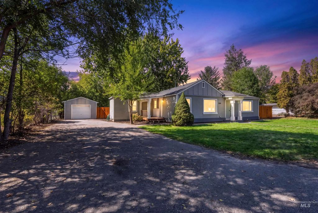 3301 N 39th St, Boise
