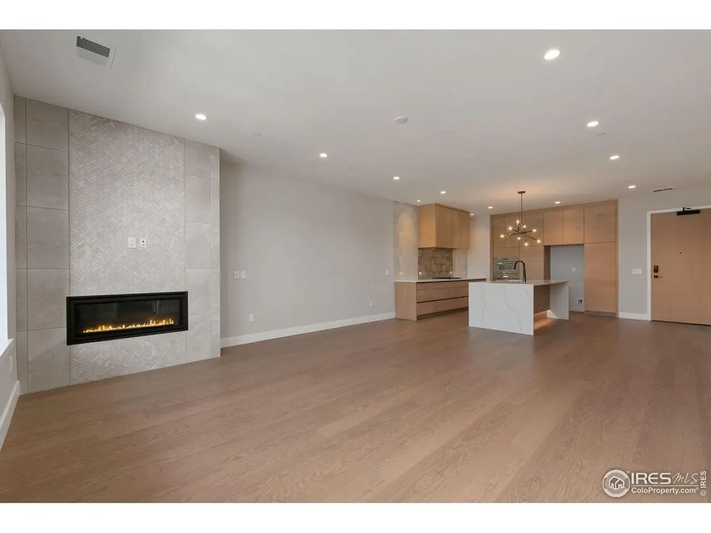 205 E 6th St 302, Loveland