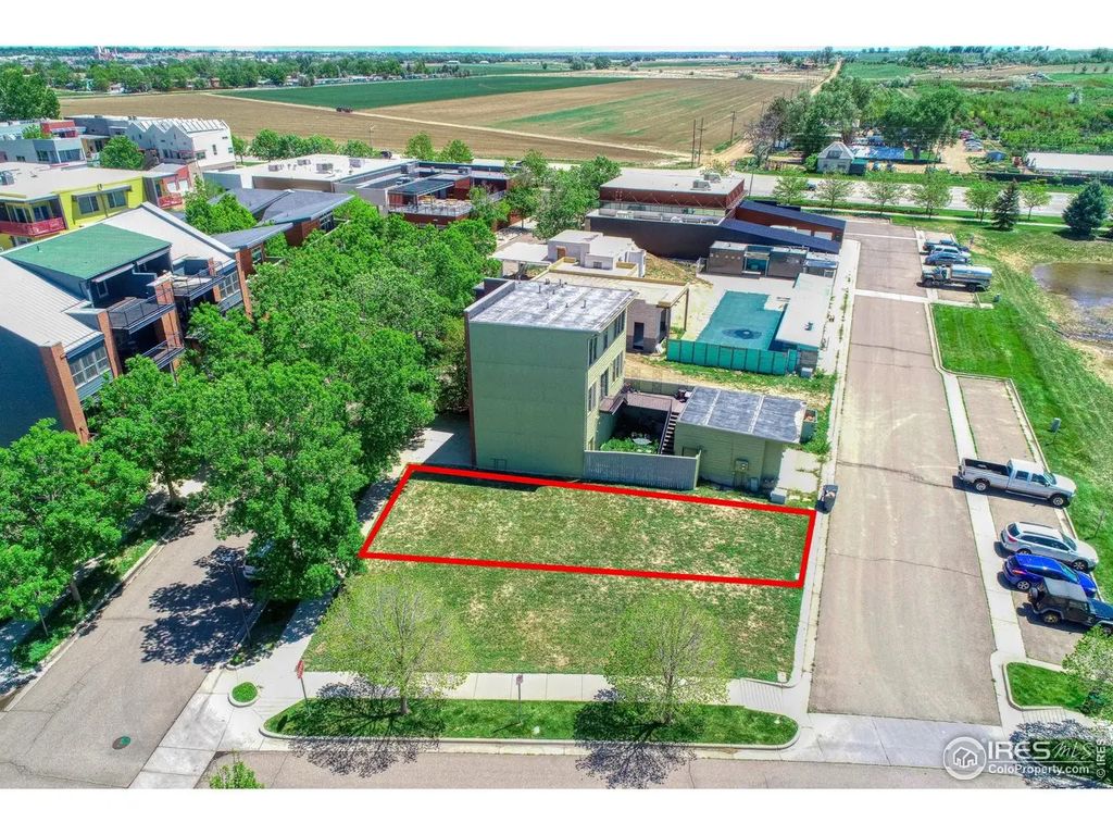 1105 Neon Forest Cir, Longmont